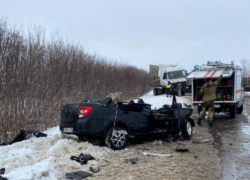Опубликованы снимки с места смертельного ДТП Lada и грузовика в Воронежской области 