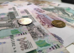 После звонка от курьера с букетом цветов воронежская пенсионерка потеряла более 3,5 миллионов рублей