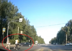 Бегство пешеходов от неадекватной Audi на 9 Января сняли в Воронеже