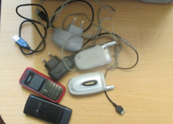 Четыре телефона для зеков подвели воронежца под статью 