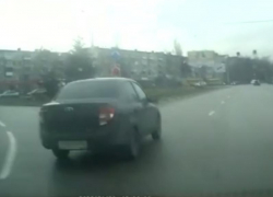 Автомобилистка с детьми чудом увернулась от остужевского летуна