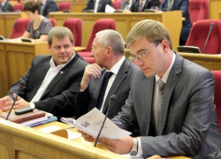 Воронежские депутаты, пришедшие послушать отчет Алексея Гордеева, не смогли задать ему свои вопросы