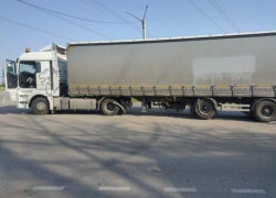 «Нива» проигнорировала преимущество КамАЗа на воронежской трассе: итоги истории стали сводкой МВД