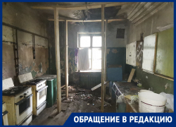 «В любой момент может рухнуть»: ужасы старого дома показали на видео в Воронеже