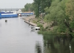 Волевое противоборство «Лады» с водохранилищем показали на видео в Воронеже 