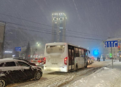 7-балльные пробки парализовали погрязший в снегу Воронеж вечером 30 января