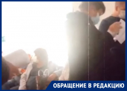 В воронежских поликлиниках выстраиваются очереди даже за карточками