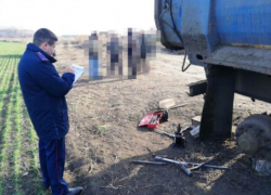Механизатор погиб во время ремонта грузовика в Воронежской области