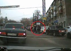 В сети появилось видео драки двух водителей в Воронеже 