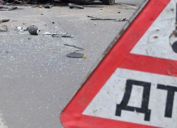 В Воронежской области легковушка врезалась в дерево
