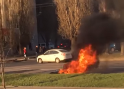 Опубликовано видео горевшего мотоцикла в Воронеже