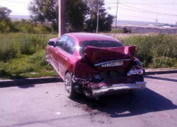 Воронежский автобус "добил" попавшую в аварию иномарку