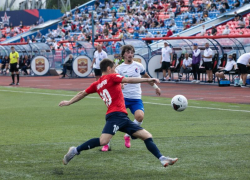 Удачное замыкание паса в касание привело к поражению воронежского «Факела»