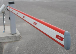 Воронежца арестовали на двое суток за сбитый шлагбаум