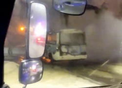 Охваченный огнем ПАЗ сняли в Воронеже