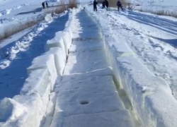 150-метровую ледяную горку создают в природном парке Воронежской области