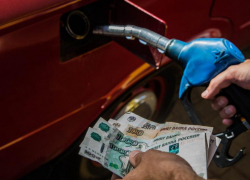 Автомобилистка оторвала заправочный шланг и покалечила им оператора воронежской АЗС