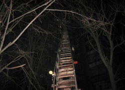 На ночном пожаре в самом центре Воронежа эвакуировали 10 человек