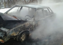Под Воронежем сгорела легковушка