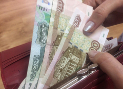 Попытка продать загородный дом обернулась для пенсионерки потерей 306 тысяч рублей в Воронеже