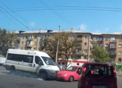 Момент массового ДТП с маршруткой попал на видео в Воронеже