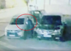 Акт автомобильного вандализма попал на видео в Воронеже