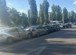 Гусеница из ДТП образовалась на дороге из-за неосмотрительности воронежца