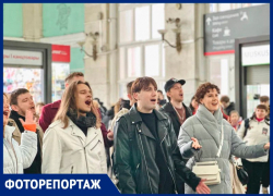 Артисты восхитили публику «Травой у дома» в необычном месте в Воронеже