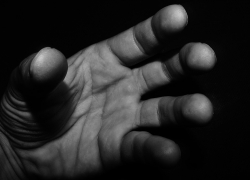 В Воронежской области мужчина едва не убил своего брата во время пьянки с друзьями