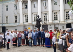 Памятник знаменитому врачу Константину Федяевскому открыли в центре Воронежа