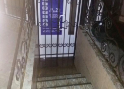 В Воронеже неизвестные забросали сервисный центр экскрементами