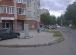 На улице Колесниченко воронежец чудом остался жив, попав под колеса КамАЗа