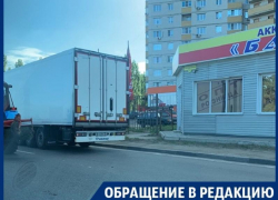 Фуры провоцируют пробки и аварийные ситуации в ожидании работы в Воронеже