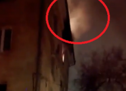 Крупный пожар в многоэтажке Ленинского района Воронежа попал на видео