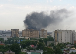 Крупный пожар на промзоне объяснили пожарные в Воронеже 