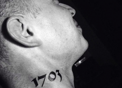 19-летнего поклонника Oxxxymironа из Воронежа поймали за угон машины по тату на шее