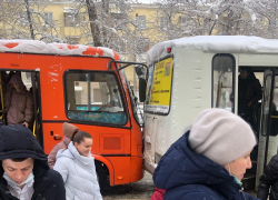 «Дружеское» столкновение автобусов в центре Воронежа показали в соцсетях