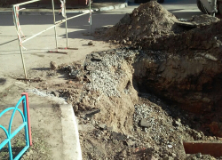 Целых полтора месяца «Воронежтеплосеть» устраняла порыв трубы в Северном микрорайоне