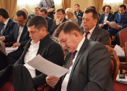 В Воронеже еще один инициатор отмены выборов мэра Гребенкин рубил по 121 тыс в месяц