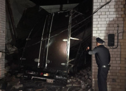 Как выглядел гараж в первые минуты после взрыва в Воронеже