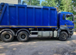 Мусоровоз сдавал задом и сбил 71-летнюю бабушку в Воронеже