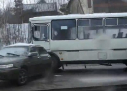 Причину жуткой пробки на окружной сняли на видео в Воронеже