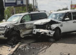 Многомиллионное ДТП сфотографировали на виадуке в Воронеже