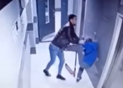 Стали известны подробности жестокого избиения ребенка в подъезде в Воронеже