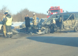 Под Воронежем произошло страшное ДТП с тремя легковушками и фурой
