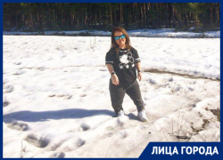 Девушка с ростом 1,21 метра нашла ключ к яркой и активной жизни в Воронеже