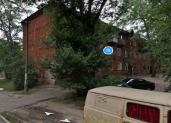 Изрезанный труп мужчины нашли в листве  в оживленном районе Воронежа