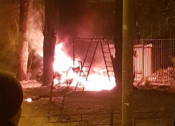 Воронежцы сообщили о взрыве машины возле лицея №3