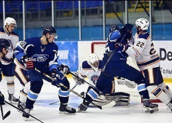 Хоккеистам воронежского «Бурана» не дают тренироваться на льду «Юбилейного»