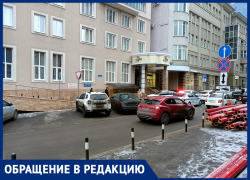 «Запаркованная улица создает аварийные ситуации»: воронежец рассказал о проблемах центра   
